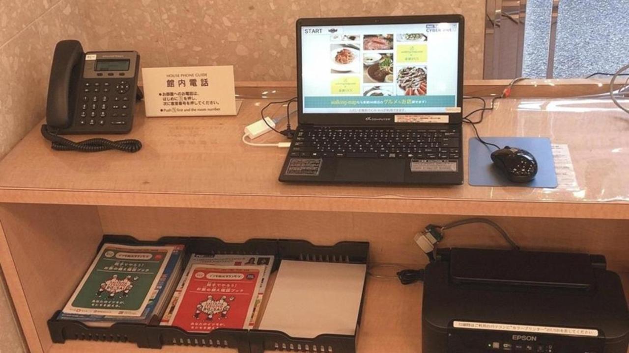 Toyoko Inn Saitama Misato Ekimae Buitenkant foto