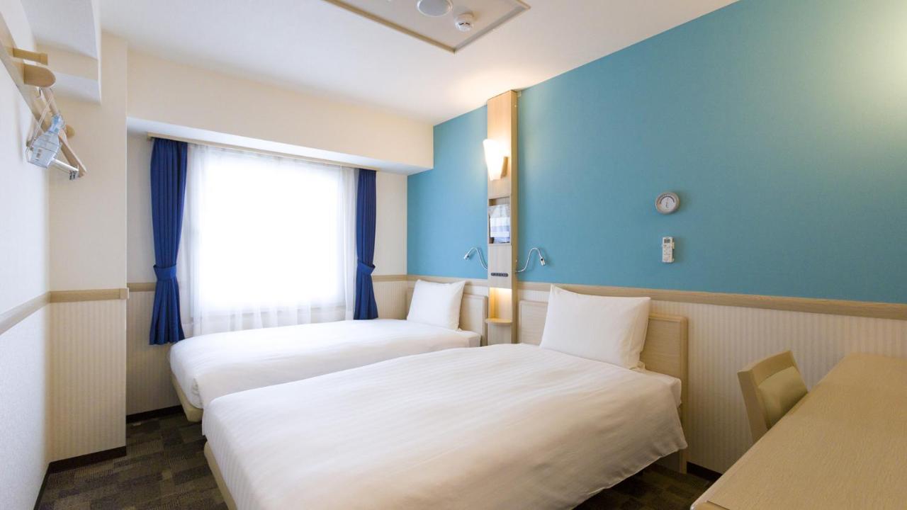 Toyoko Inn Saitama Misato Ekimae Buitenkant foto